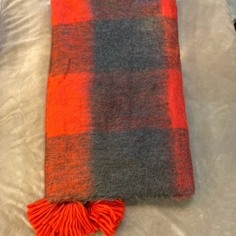Shiraleah Chicago Throw Blanket NWOT